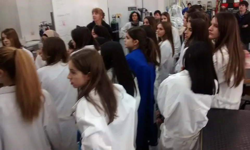 Una de les activitats amb noies de l'ESO (Font: Observatori de la Igualtat URV)