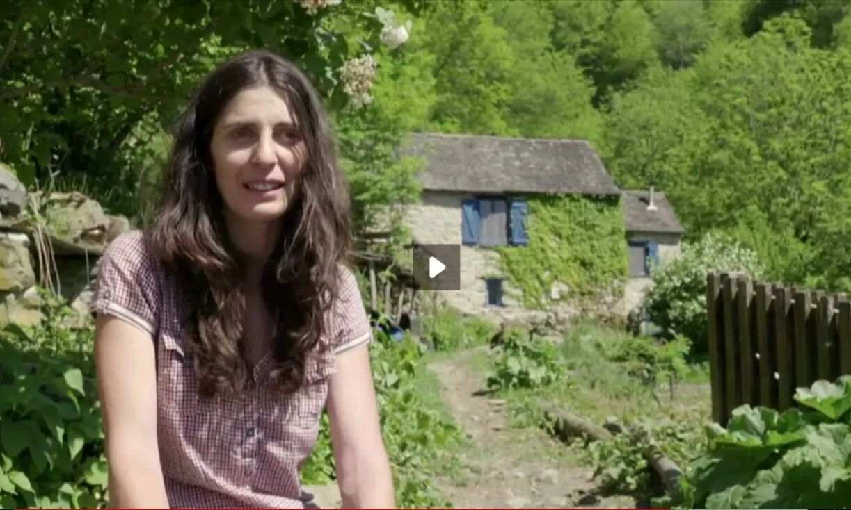 Vanesa Freixa, impulsora de l'Associació Rurbans (imatge: fotograma de Viure als Pirineus, ccma.cat)