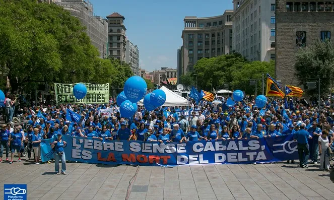 Manifestació organitzada per la Plataforma en Defensa de l'Ebre Manifestació organitzada per la Plataforma en Defensa de l'Ebre